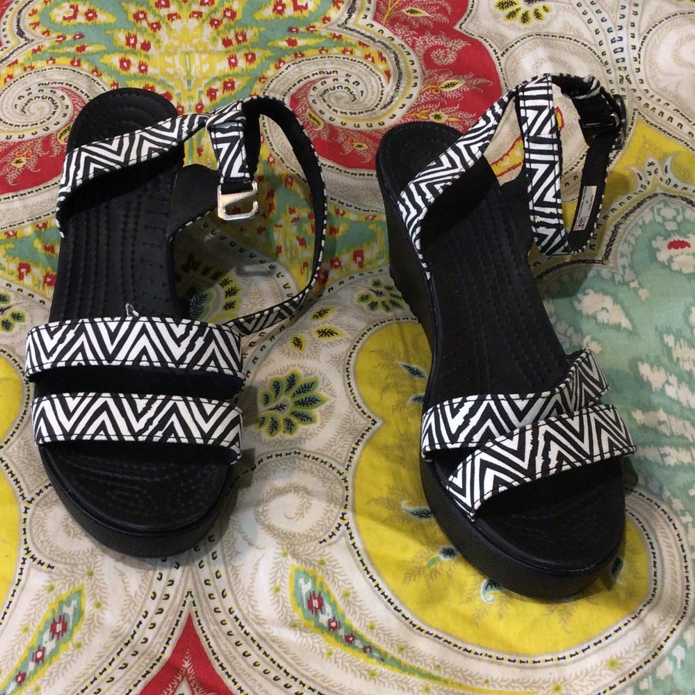 Croc Leigh Graphic Comfort Wedge Sandals
